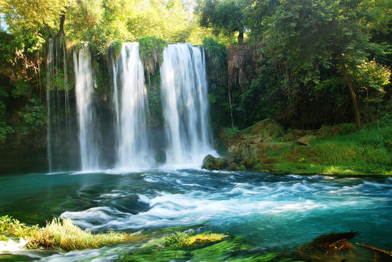 The upper Düden falls seen across the basin