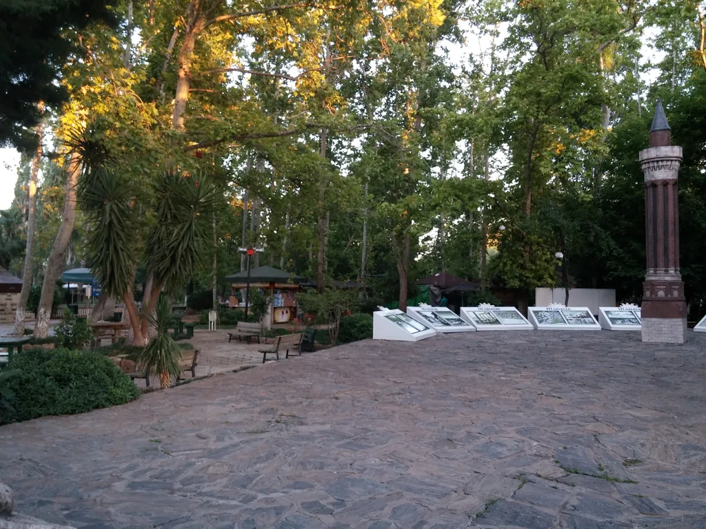 A wide paved path through the park at the upper Düden falls